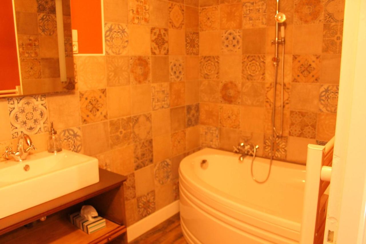 Le Manoir De Cocelle Bed & Breakfast Paris-l'Hopital ภายนอก รูปภาพ